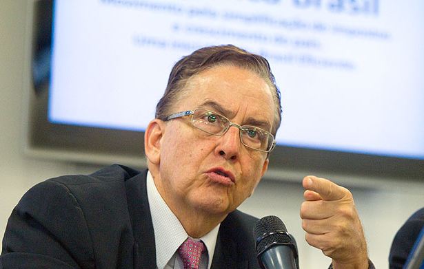 Presidente do BNDES diz que país é 'incompetente' para fazer reformas